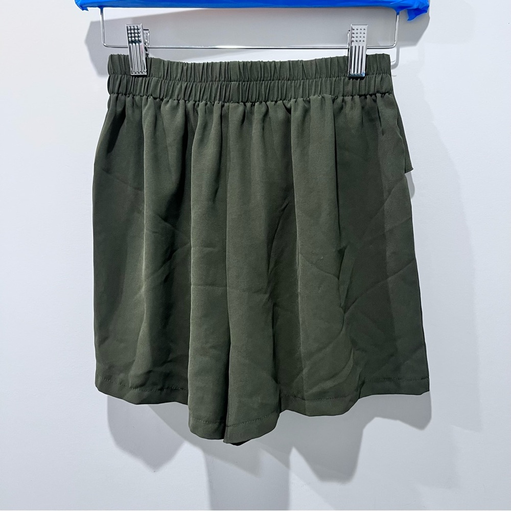 NWOT SHEIN Olive Green Tie Waist Paperbag Shorts - Picture 2 of 5